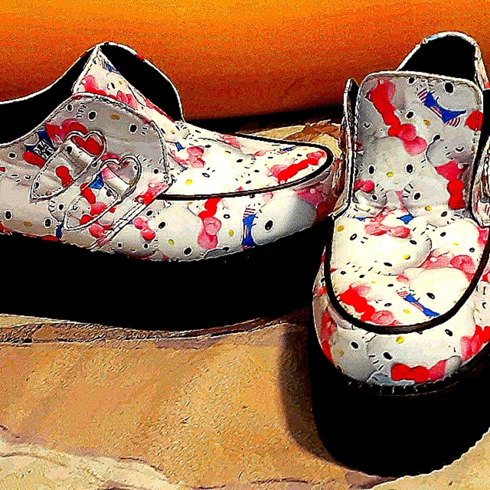 Hello kitty platforms